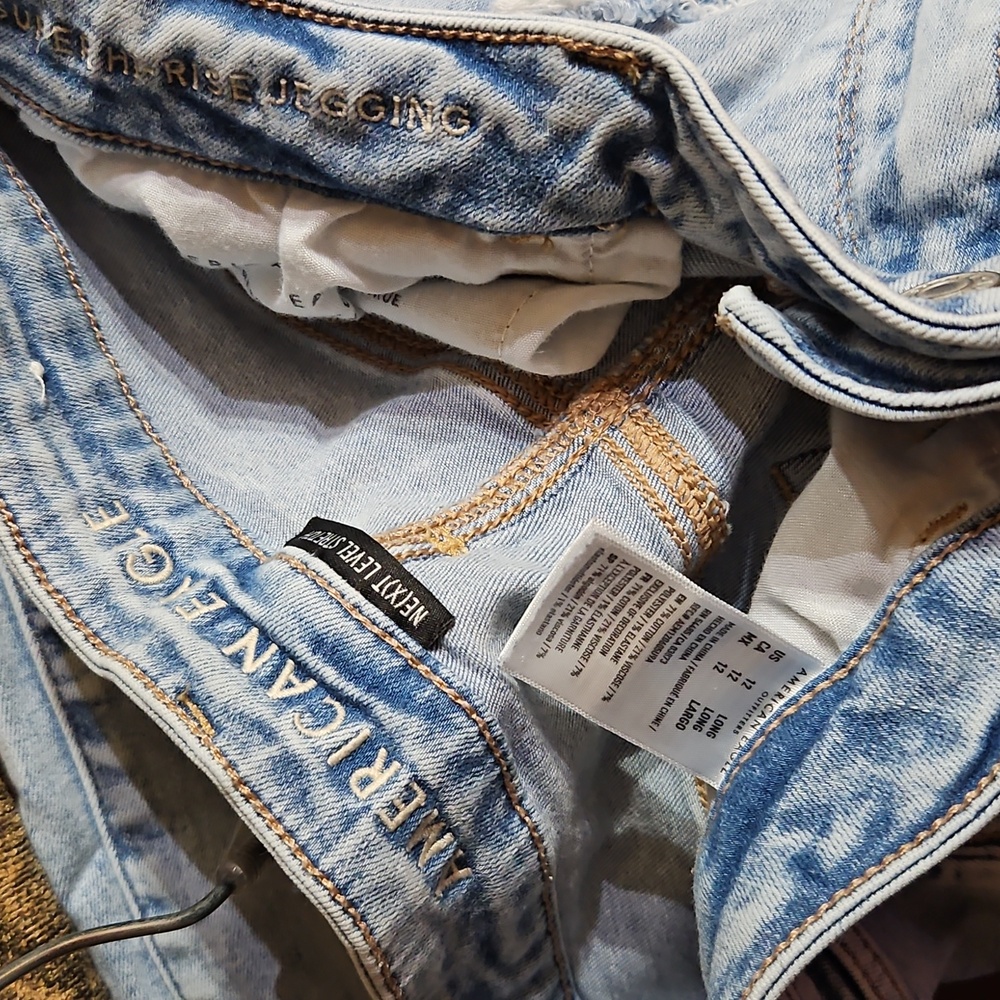 American Eagle Distressed Blue Next Level Stretch Super Hi-Rise Jegging Jeans - Picture 3 of 4